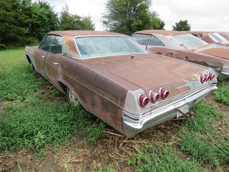 1965-chevrolet-caprice-4dr-ht-image-4