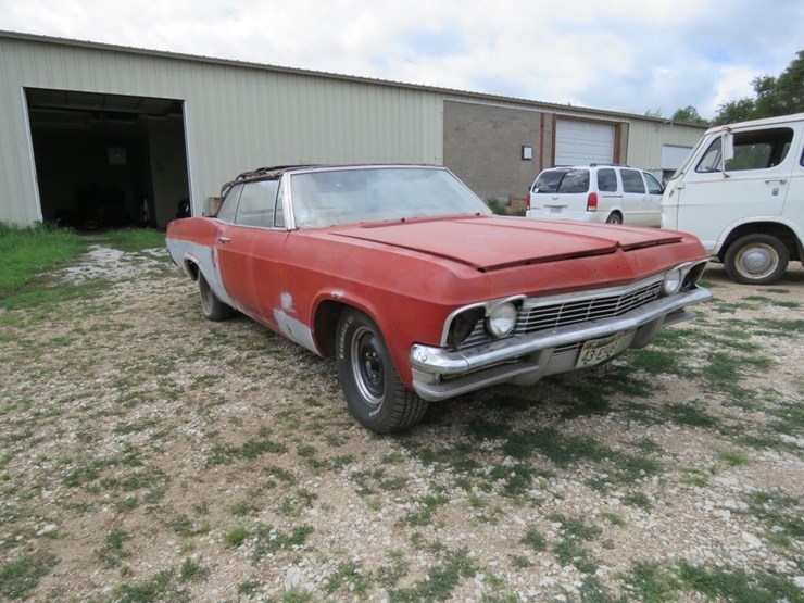 1965-chevrolet-impala-convertible-image-3