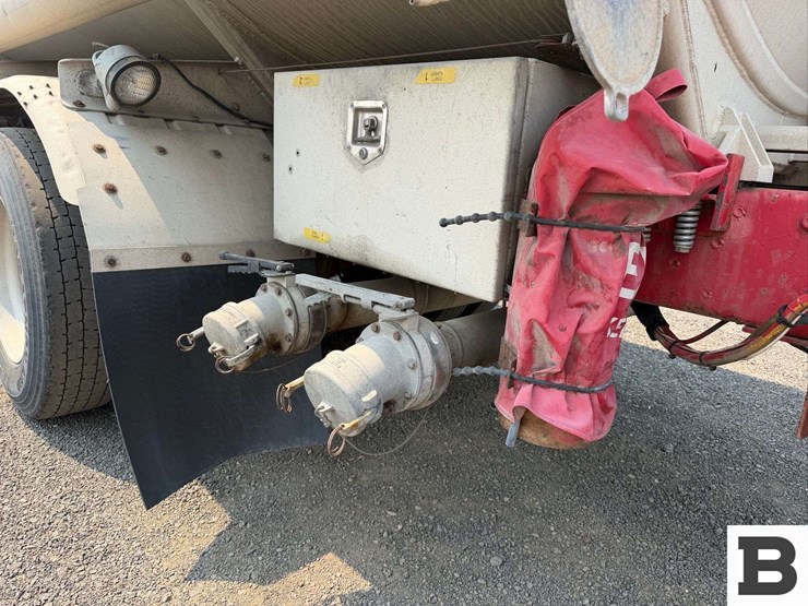 2001-freightliner-cst120-tank-truck-image-15