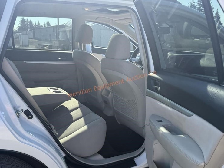 2013-subaru-outback-image-32