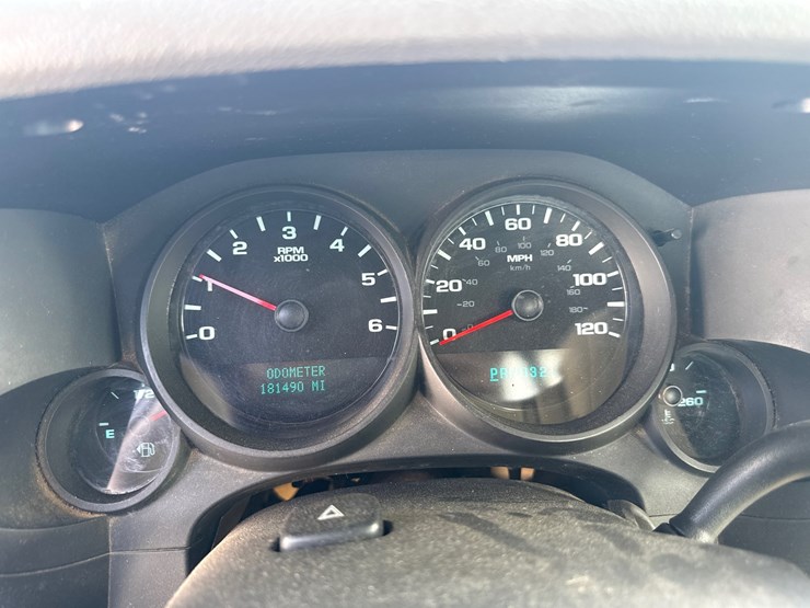 #1004-•-2013-chevrolet-silverado-pickup-truck-image-12