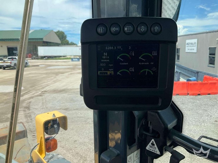 2016-deere-524k-image-14
