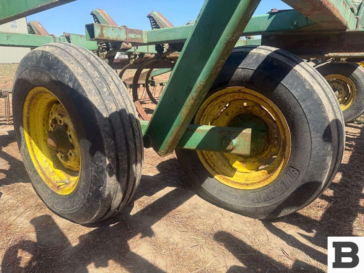john-deere-16-image-27