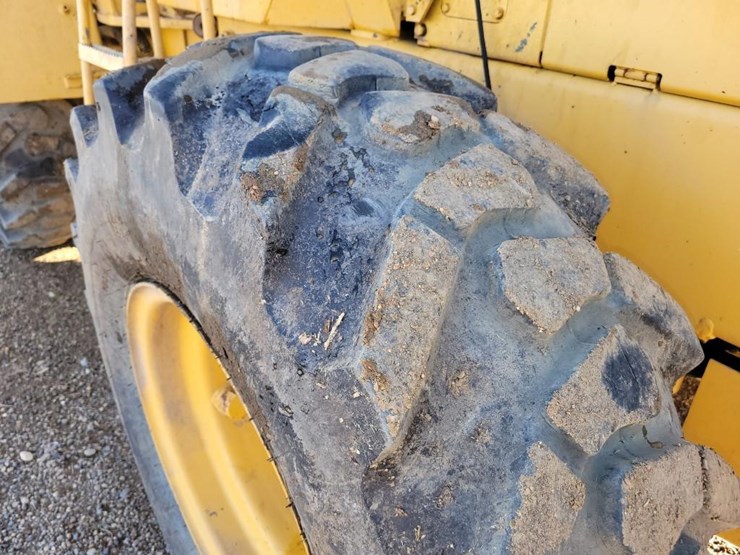deere-444e-image-9