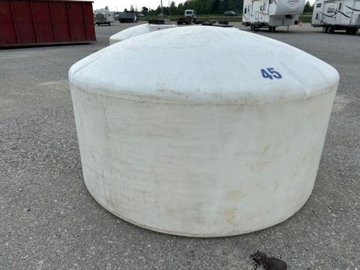 water-1,100-gal-polyethylene-tank-image-2