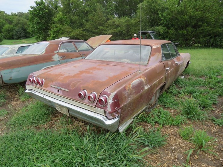 1965-chevrolet-impala-4dr-sedan-image-2