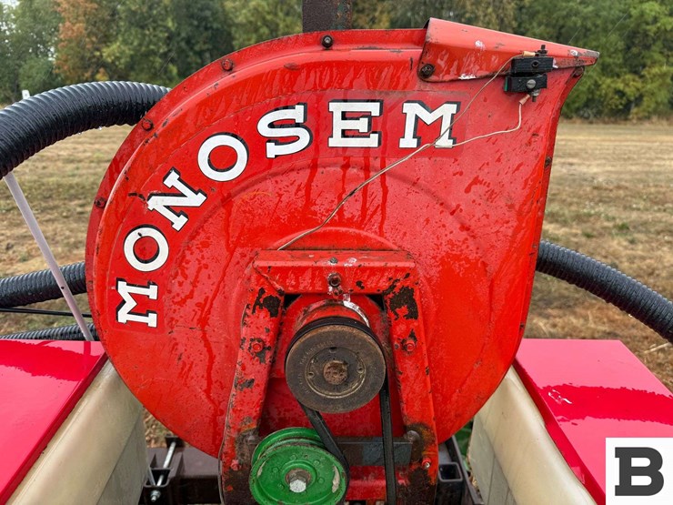 monosem-6-row-vacuum-planter--dnr-image-19