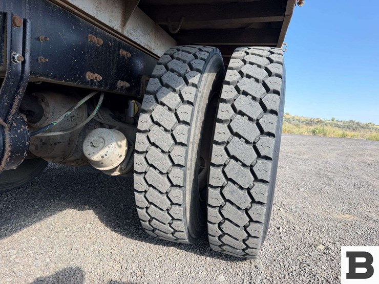 1996-freightliner-fld112-image-16