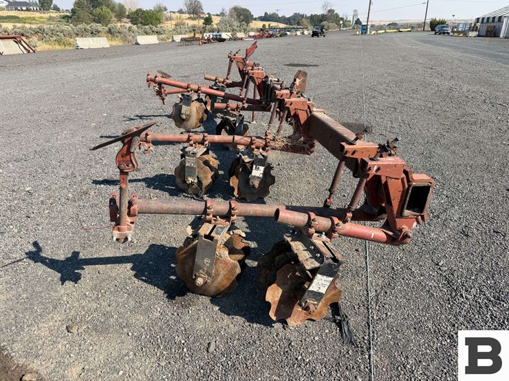 16'-lilliston-rolling-cultivator-toolbar-image-5