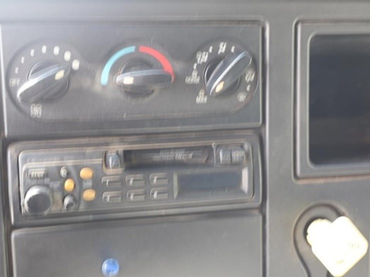 2005-international-durastar-4300-image-23