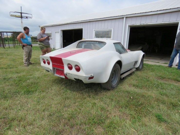1979-chevrolet-corvette-road-track-car-image-5