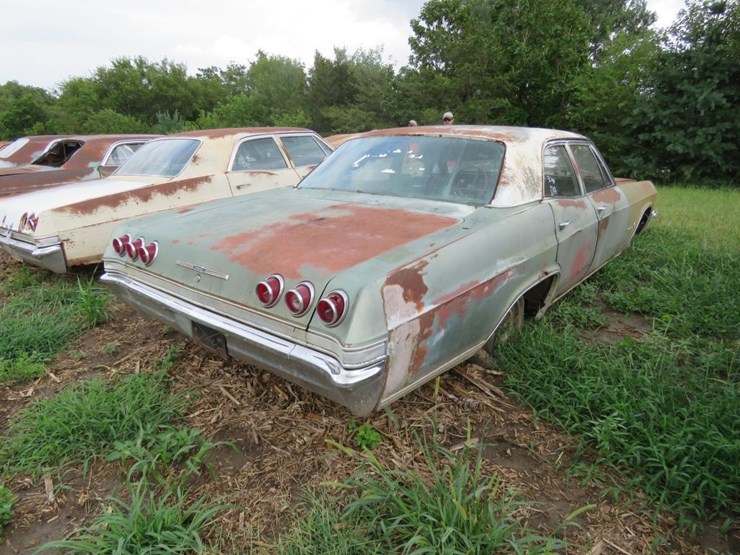 1965-chevrolet-impala-4dr-sedan-image-4