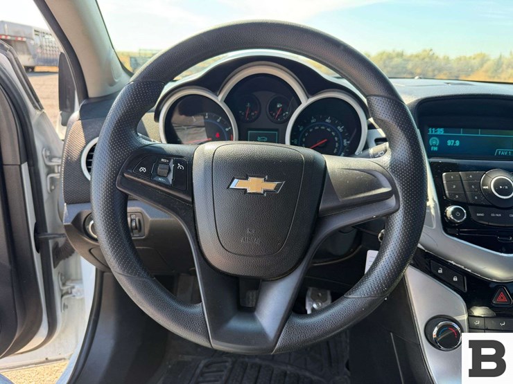 2012-chevrolet-cruze-sedan-image-20