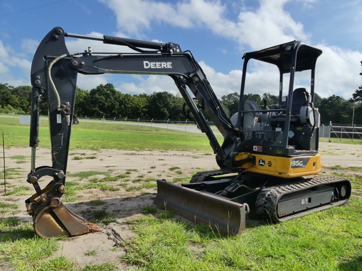 2022-deere-35g-image-1