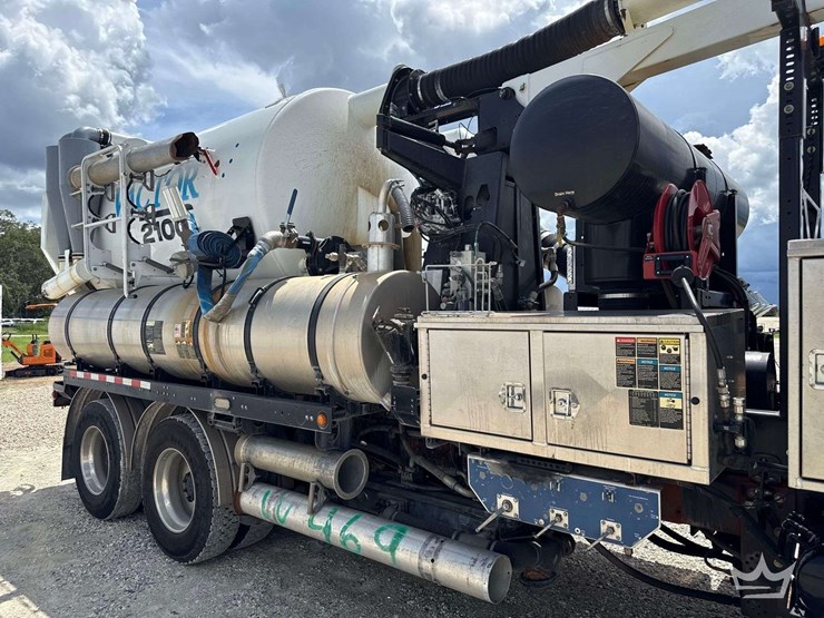 2020-peterbilt-567-image-14