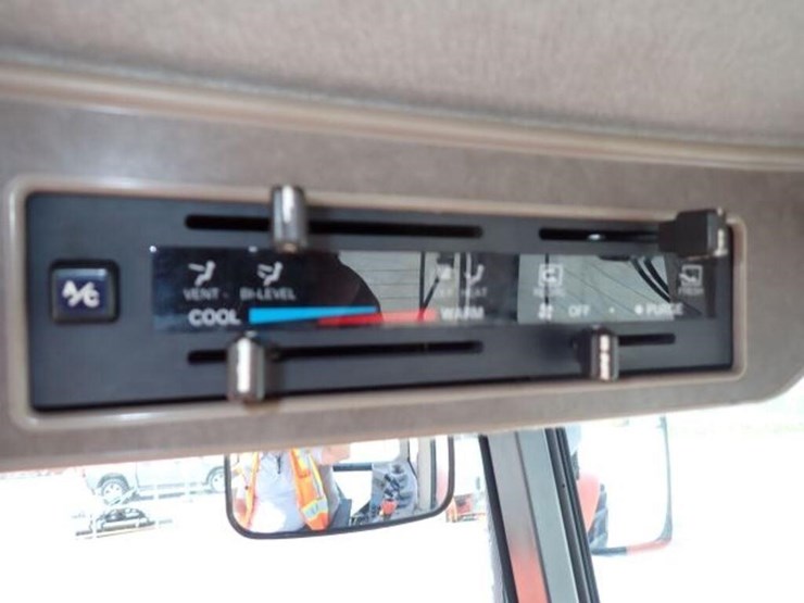 2009-kubota-m135x-image-30