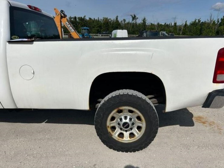 2014-gmc-sierra-3500-image-58