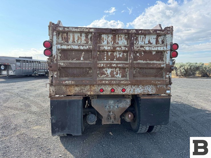 1996-freightliner-fld112-image-4