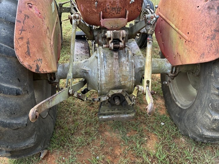 massey-ferguson-135-image-4