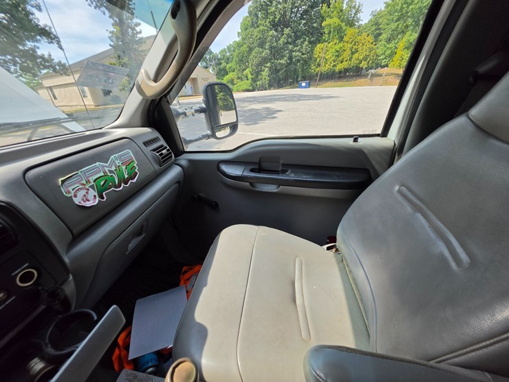 2006-ford-f550-image-42