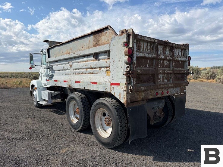1996-freightliner-fld112-image-3