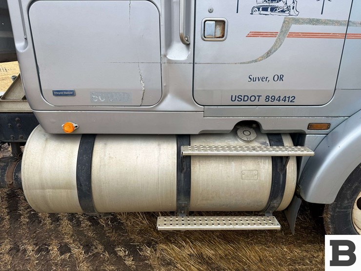 1991-volvo-gm-integral-sleeper-tractor-truck-image-53