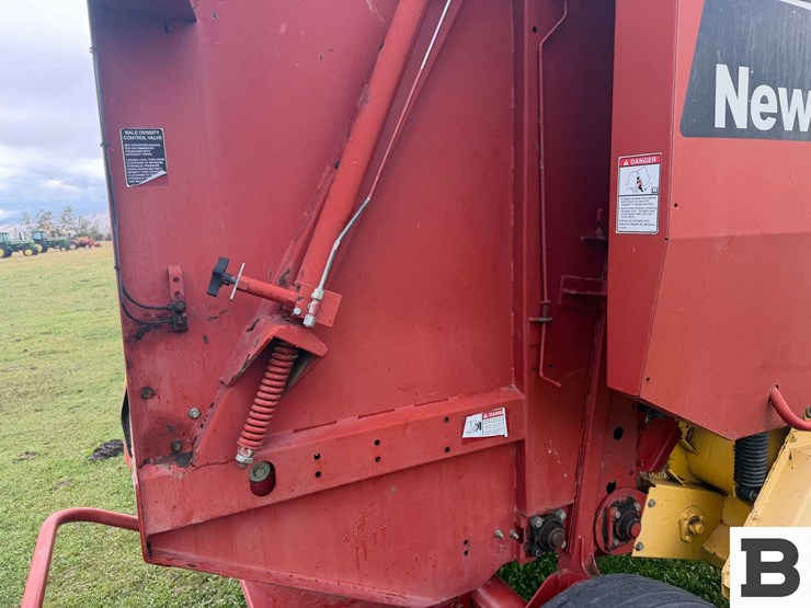 new-holland-br740a-image-18