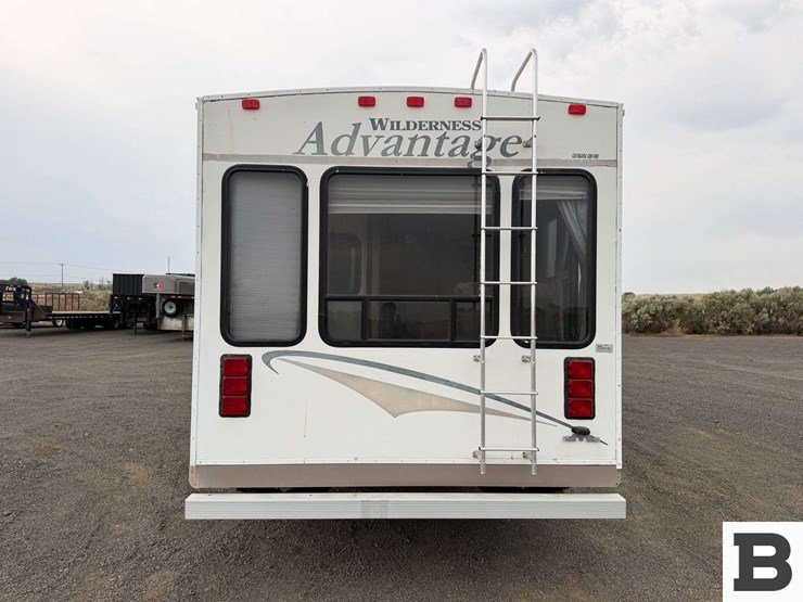 2004-fleetwood-wilderness-advantage-travel-trailer-image-5