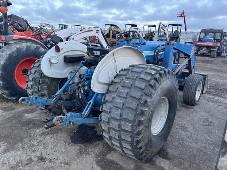 ford-tractor-image-3