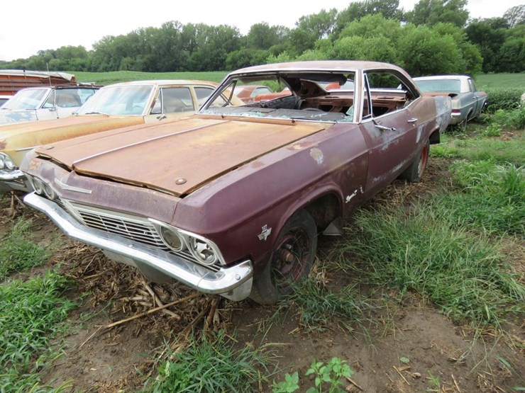 1965-chevrolet-impala-ss-2dr-ht-image-3