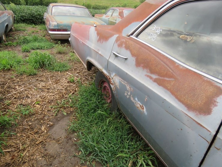 1965-chevrolet-impala-4dr-sedan-image-3