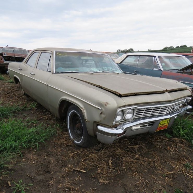 1966 Chevrolet Biscayne 4dr Sedan