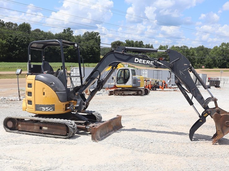 2017-deere-35g-image-7