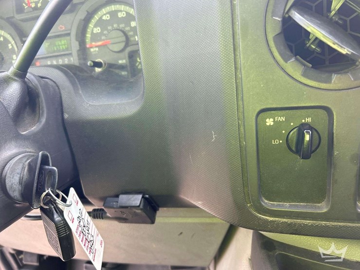 2012-ford-cargo-image-16