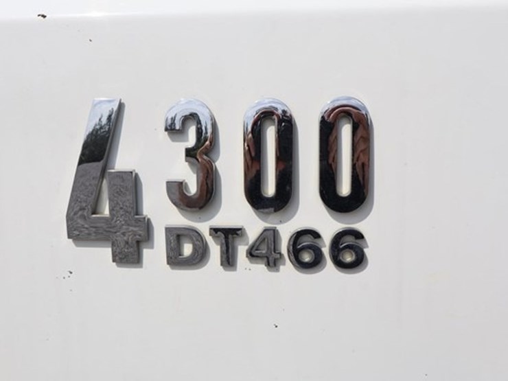 2005-international-durastar-4300-image-14