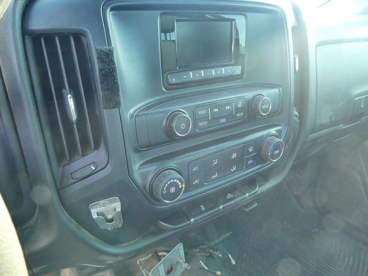 2015-chevrolet-2500hd-image-13