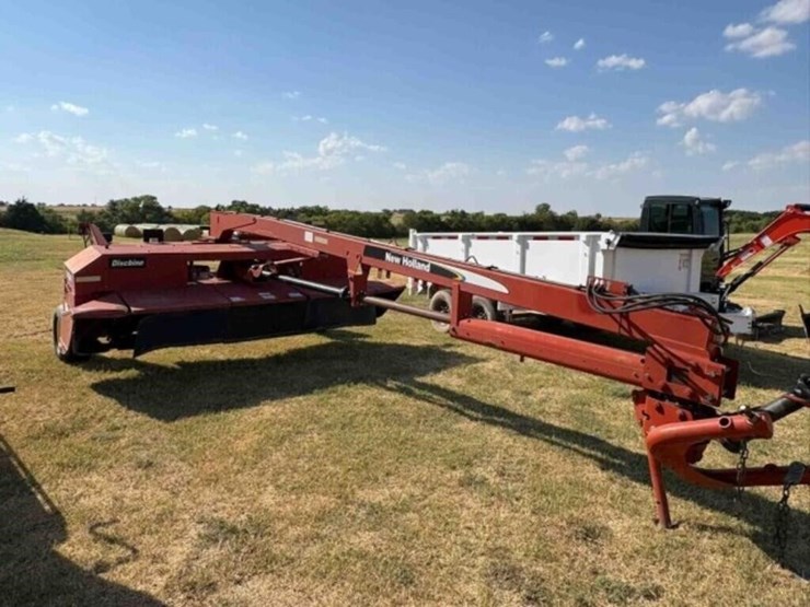 new-holand-1431-swather-image-1