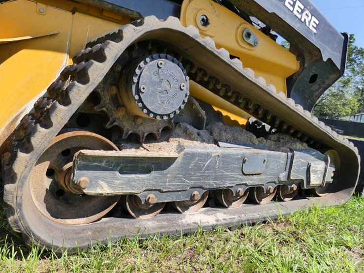 2024-deere-335p-image-5