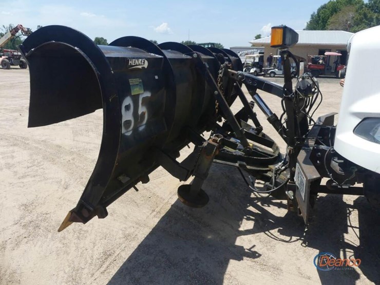 2012-freightliner-m2-106-image-11