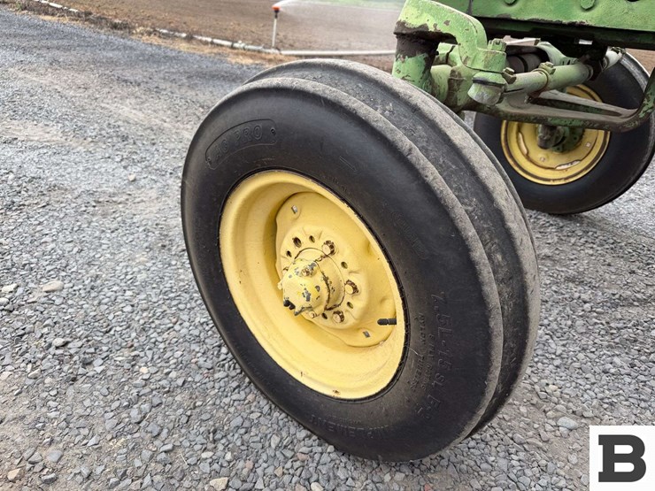 john-deere-3010-image-16