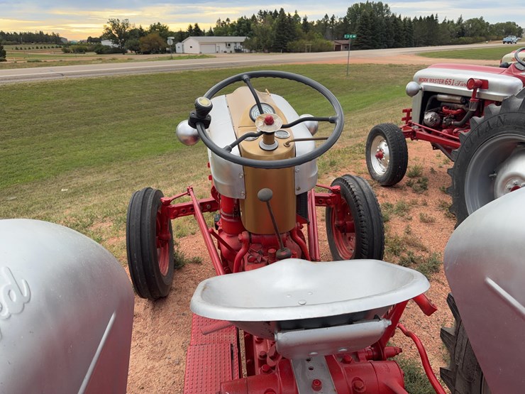 1953-ford-tractor-image-9