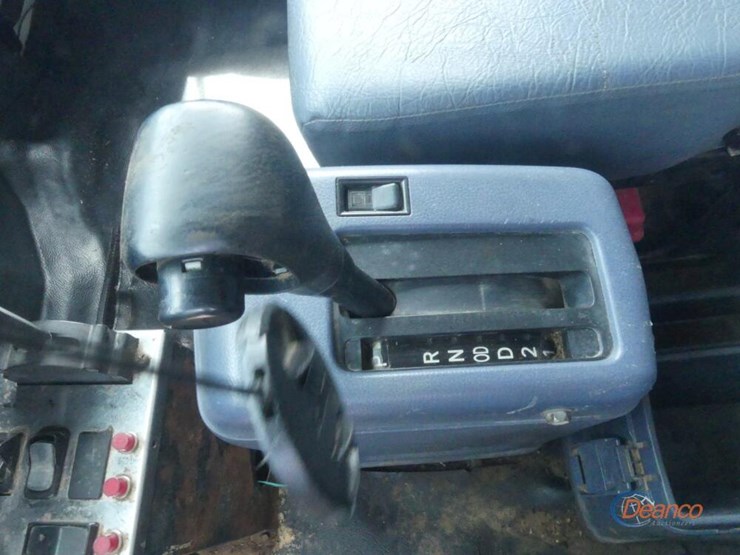 2008-hino-268-image-16