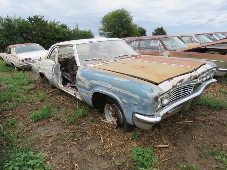 1966-chevrolet-biscayne-2dr-sedan-image-3