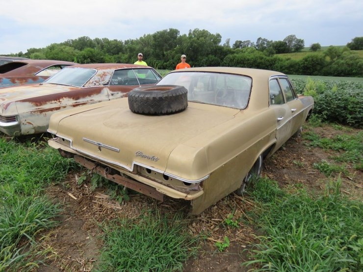 1966-chevrolet-impala-4dr-sedan-image-4