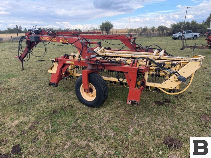 new-holland-216-image-4