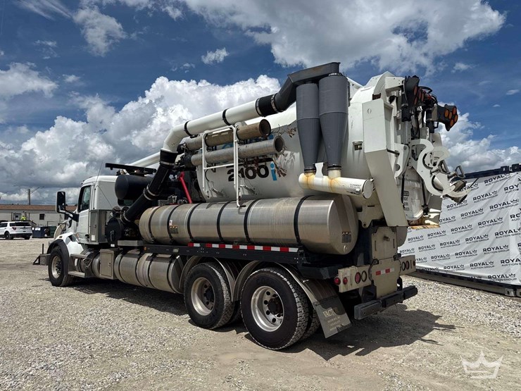 2020-peterbilt-567-image-4