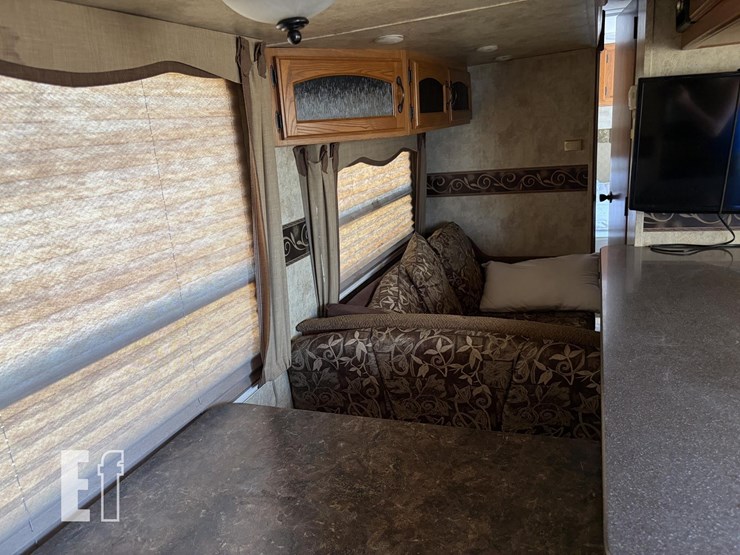2011-keystone-rv-co-sprinter-255rks-image-19