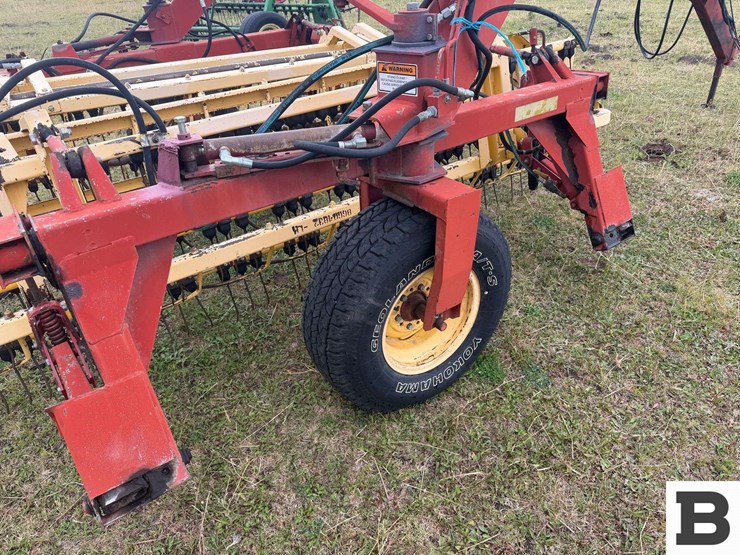 new-holland-216-image-22