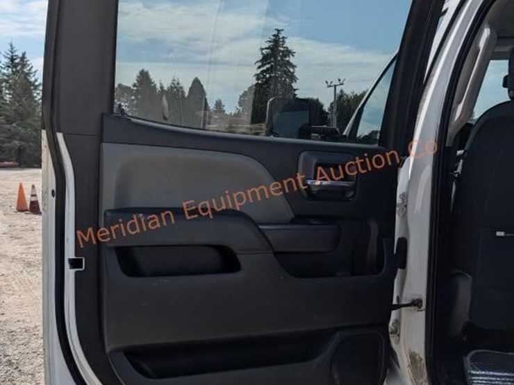 2017-chevrolet-silverado-3500-image-18