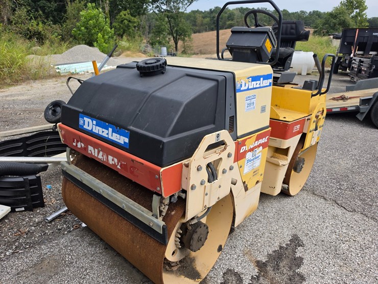 #25519-•-dynamic-vibratory-compactor-image-1
